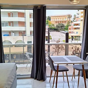 Nice: Agréable Studio Très Proche De La Plage Apartamento